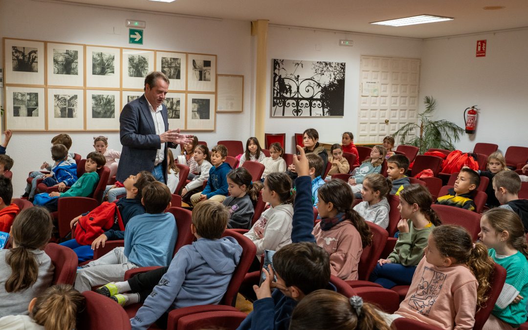 Antonio Conde refuerza la identidad local con el programa ‘Conociendo Mairena’, en el que han participado 500 estudiantes