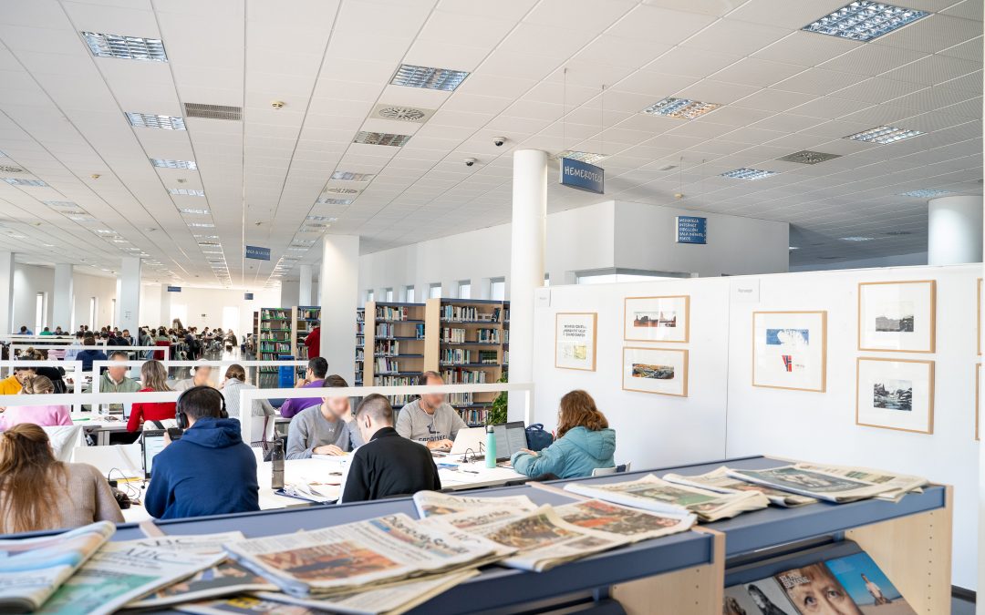 El equipo de gobierno, liderado por Antonio Conde, amplía y moderniza las bibliotecas con 130 nuevas plazas y una inversión de 100.000 euros