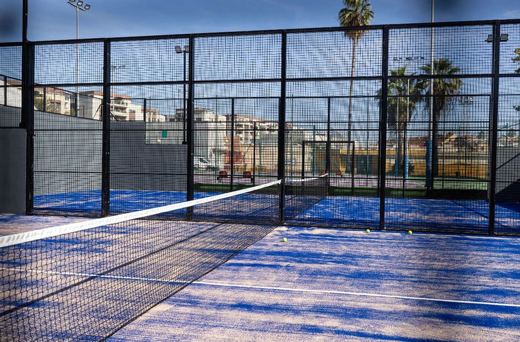 El equipo de gobierno, liderado por Antonio Conde, amplía y moderniza las instalaciones deportivas en Mairena con seis nuevas pistas de pádel